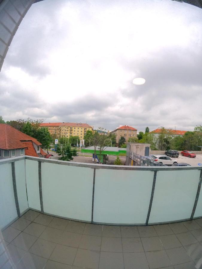 Brand New Apartment By Hockey Stadium Братислава Екстериор снимка