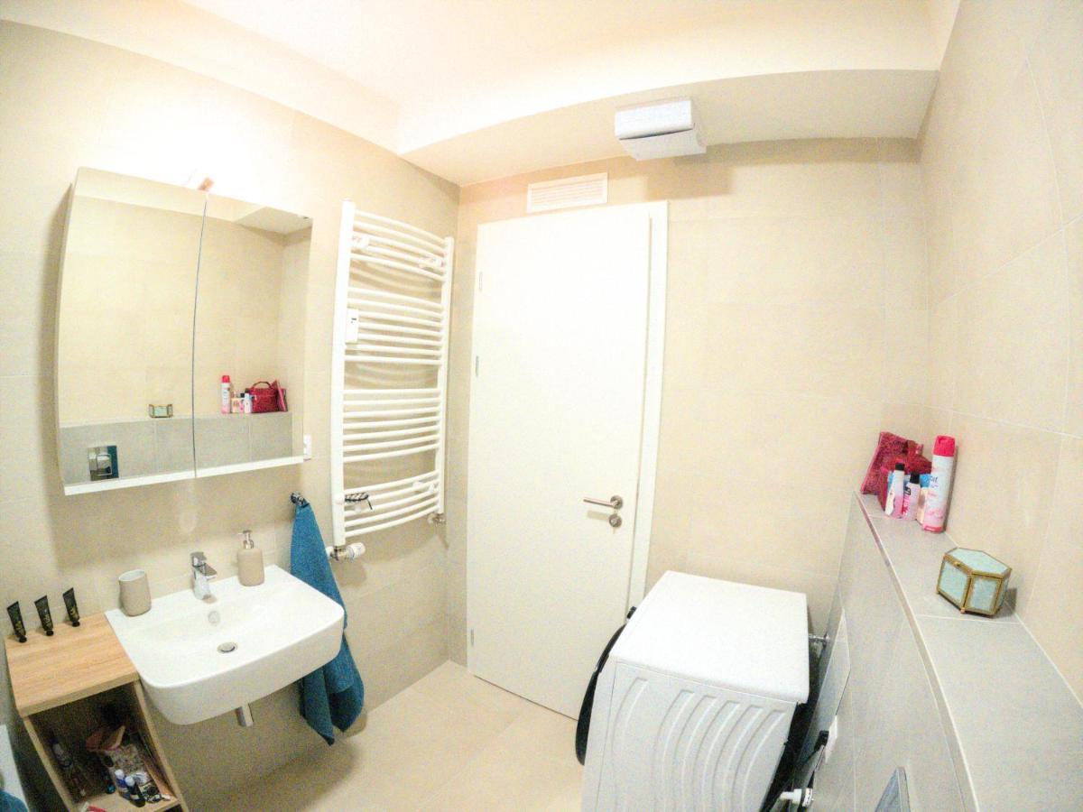 Brand New Apartment By Hockey Stadium Братислава Екстериор снимка